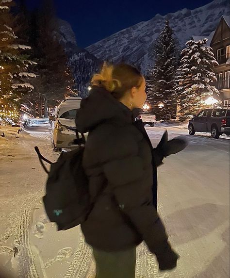 Canadian Girl Aesthetic, Banff Pictures, Superpuff Outfit, Canadian Winter Outfits, Banff Aesthetic, Canadian Outfit, Nature Hairstyles, Banff Winter, Winter Core