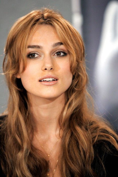 Keira Knightley in 2005. Young Kiera Knightly, Kiara Knightly, Love Actually Keira Knightley, Kira Knightly, Kira Knightley, Keira Knightley Hair, Celebrity Bobs Hairstyles, Kiera Knightly, Celebrity Actress