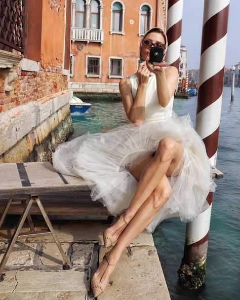 Zaklina Pisano on Instagram: “Buongiorno 💋🎭 My favorite spot on Grand Canal @hotelpalazzobarbarigo ❤️💋#grandmotherthatlovesfashion #lovegetsloveinreturn…” Jetset Babe, Stunning Eyes, Grand Canal, High Society, Fashion Editorial, Just The Way, Look Chic, Mermaid Wedding Dress, Role Models