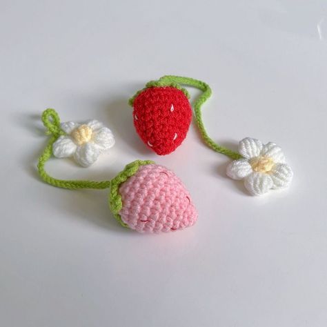 Pink Red Knitted Bookmark Wool Strawberry Keychain Flower Leaf Pendant Handbag   Material: wool, cotton Type: Knitted Strawberry Pendant Size: as the pictures show Color: red, pink Occasions: bag pendant, bookmark, keychain Features: 1.Brand new and high quality. 2.Handmade Knitted Strawberry Keychain Keyring Women Crocheted Wool Flower Leaf Pendant. Package Include: 1x Knitted Strawberry Pendant Notes: The product may have an error of 1-2cm,and the color may look a little different from the picture,pls understand. * Please make payment asap, then we can arrange shipment for you asap. - Thanks for your bid * We will arrange shipping for you within 24 Hours after payment cleared except the holidays. * If you have changed your address, or want us to ship to another address, please change to Knitted Strawberry, Strawberry Keychain, Strawberry Flower, Crochet Strawberry, Car Key Ring, Crochet Wool, Red Strawberry, Flower Leaf, Jewelry Making Charms