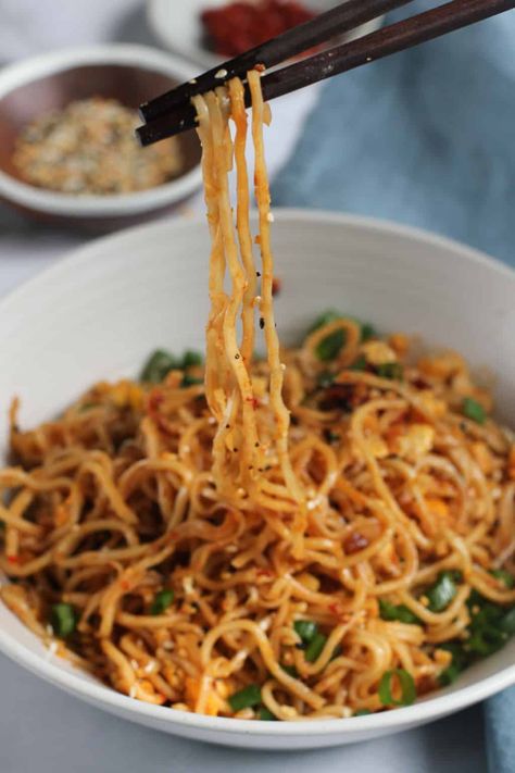 Here is a trending recipe from Tik Tok with ramen noodles stir-fried in garlic, soy sauce, chili and topped with crunchy everything but the bagel seasoning Stir Fried Ramen Noodles, Chili Garlic Ramen Noodles, Spicy Garlic Ramen Noodles, Tik Tok Ramen Noodle Recipes, Tik Tok Noodles, Ramen Recipes Tik Tok, Ramen Noodle Recipes Tik Tok, Tik Tok Ramen, Spicy Garlic Butter Sauce