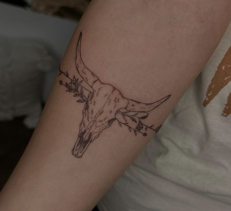 Small Matching Hip Tattoos, Girly Country Tattoos, Small Longhorn Tattoo, Longhorn Skull Tattoo Women, Skull With Horns Tattoo, Bull Horn Tattoo, Western Thigh Tattoos Women, Steer Skull Tattoo, Long Horn Tattoo For Women