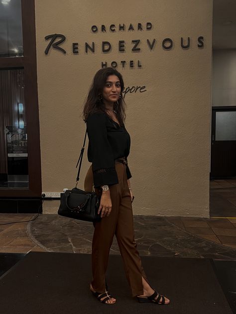 Women outfits, classy, work attire, black top, brown pants, black bag, dark aesthetic, working women Black Top Brown Pants, Aesthetic Working, Classy Work Attire, Black Top Outfit, Brown Pants Outfit, Dark Academic, Pants Outfit Work, Dark Brown Pants, Prom Eye Makeup