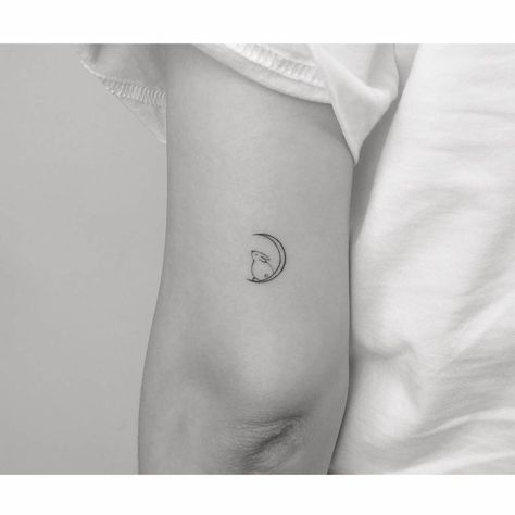 Fine line moon and rabbit tattoo located on the tricep. Bunny With Halo Tattoo, Bunny Moon Tattoo, Tattoo With Moon, Magick Tattoo, Moon And Rabbit, Bunny Tattoo Small, Hase Tattoos, Feminine Moon Tattoo, Halo Tattoo