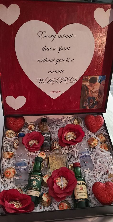 For those who loves liquor and chocolate Shoe Box Gift Ideas For Boyfriend, Crafts For Girlfriend, Shoe Box Crafts, Diy Gifts For Girlfriend, Valentine's Ideas, Cute Valentines Day Gifts, Valentine Projects, Valentine Box, Happy Anniversary