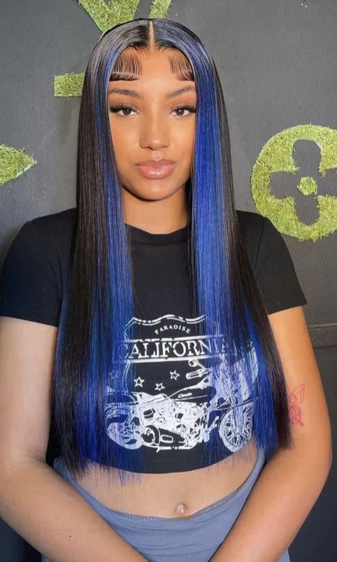 Half Up Half Down With 2 Strands, Black Hair With Blue Highlights, Hairstyles Latina, Baddie Hairstyles Latina, Blue Hair Highlights, Summer Baddie, Blue Black Hair, Color Streaks, Perfect Hair Color