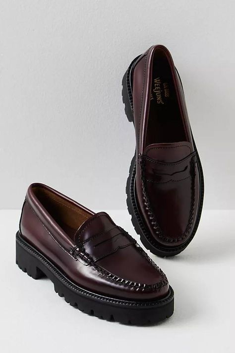 5 Flat Shoe Trends Every Parisian Woman Owns | Who What Wear Loafer Photography, Chunky Loafers Men, Loafers Aesthetic, Lug Loafers, Trending Shoes For Men, Gents Shoes, Penny Loafers Men, Mens Loafers, Gentleman Shoes