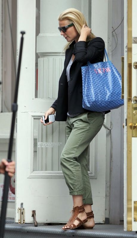 Stylish work tote ~ Gwyneth Paltrow carrying her Monogrammed Goyard St. Louis Tote Goyard Monogram, Goyard Tote Bag, Goyard Handbags, Goyard Saint Louis, Louis Bag, Goyard Tote, Goyard Bag, Work Tote, Monogram Tote