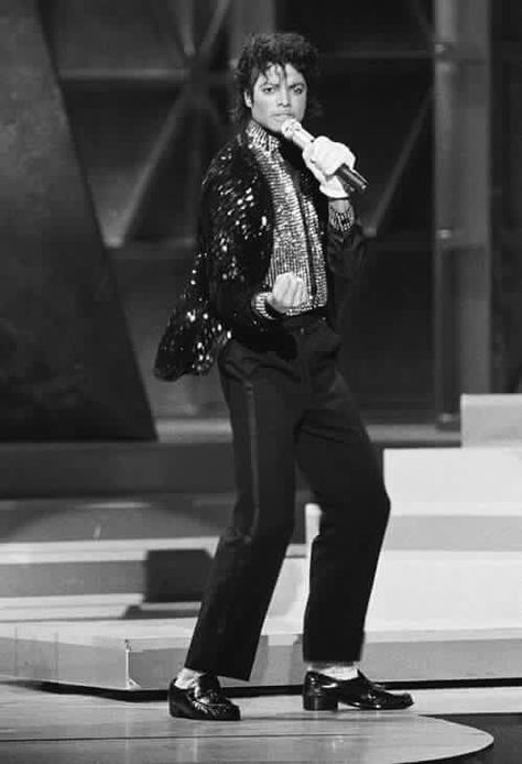 Moonwalk Dance, Photos Of Michael Jackson, Michael Jackson Thriller, Joseph Jackson, Michael Jackson Pics, King Of Pop, Paris Jackson, King Of Music, Jackson Family