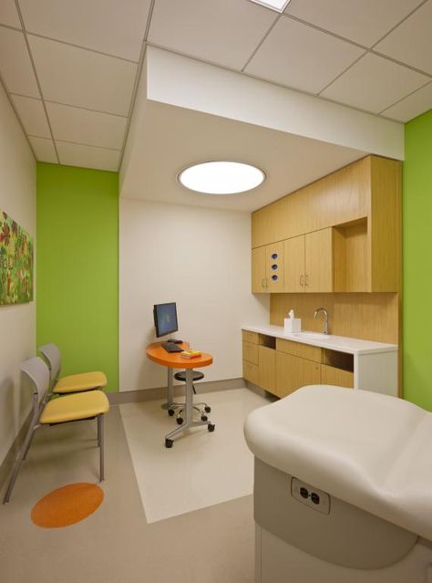 Nemours Children's Hospital. Jonathan Hillyer/HillyerPhoto.com Exam Room Design, Pediatrics Office, Medical Clinic Design, Doctor Office Design, Healthcare Interior Design, Medical Office Design, Healthcare Architecture, Hospital Interior, Clinic Interior Design