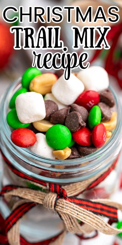 Holiday ribbons on a jar of Christmas snacks. Salty Christmas Treats, Christmas Trail Mix, Holiday Snacks Christmas, Mini Christmas Cookies, Easy Holiday Snacks, Christmas Snack Mix, Peppermint Patty Recipe, Christmas Party Snacks, Trail Mix Recipe