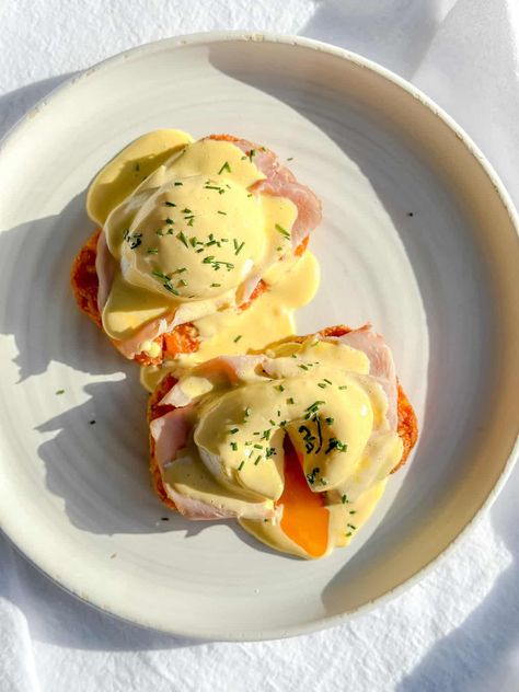 There's not much that potatoes can't make better. Not a huge eggs benedict fan? Make it a Hash Brown Eggs Benedict and BAM it's suddenly your favorite breakfast and brunch dish. You're welcome! Brunch Eggs, Brunch Restaurants, Breakfast And Brunch, American Recipes, Brown Eggs, Brunch Dishes, Hash Brown, Breakfast Menu, Brunch Menu