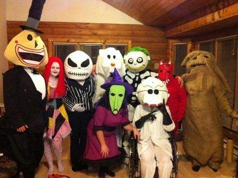 Everyone from The Nightmare Before Christmas | 27 Insanely Creative Halloween Costumes Every Movie Lover Will Want Best Halloween Masks, Nightmare Before Christmas Cast, Cool Halloween Masks, Nightmare Before Christmas Costume, Scary Halloween Masks, Halloween Costumes 2016, Nightmare Before Christmas Halloween, Scary Halloween Party, Christmas Parade