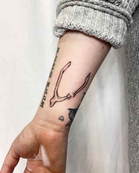 Wishing Bone Tattoo, 4 Person Matching Tattoos, Prospective Tattoo, Bones Tattoo Ideas, Wish Bone Tattoo, Customize Character, Wishbone Tattoo, Bones Tattoo, Witchy Tattoos