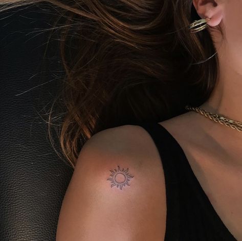 Sun Tattoo Placement For Women, Minimalistic Shoulder Tattoo, Sun On Back Of Neck Tattoo, Collarbone Sun Tattoo, Steph Bohrer Tattoo, Behind The Ear Sun Tattoo, Sun Tatoos Woman, Sun Collarbone Tattoo, Sun Collar Bone Tattoo