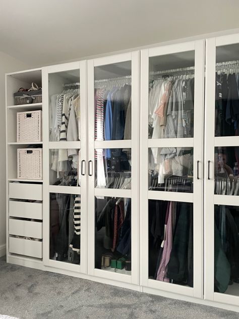 Glam Sitting Room, Dressing Pax, Wardrobes Ideas, Dressing Ikea, Stylish Master Bedrooms, Ikea Pax Closet, Dressing Table Decor, Fancy Bedroom, Closet Planning