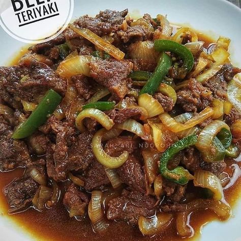 18 Resep masakan daging sapi, enak, sederhana, mudah dibuat Instagram/@resepdaging @resep_idemasak.id Malay Food, Kecap Manis, Ayam Bakar, Western Food, Indonesian Food, Asian Cooking, Cooking Recipes Desserts, Food Videos Cooking, Traditional Food