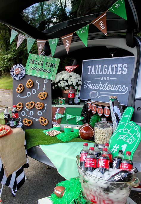 Tailgate Display Ideas, Tailgate Booth Ideas, Chili Tailgate Ideas, Tailgate Decorating Ideas Football, Senior Tailgate Ideas, Uga Tailgate Decor, Tailgating Decorating Ideas, Tailgate Table Decorations, School Booth Ideas