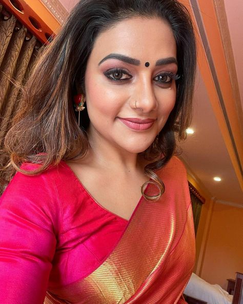 Rimi Tomy, Desi Beauty, Desi, Abc, Hollywood, Saree, Actresses, Celebrities, Quick Saves