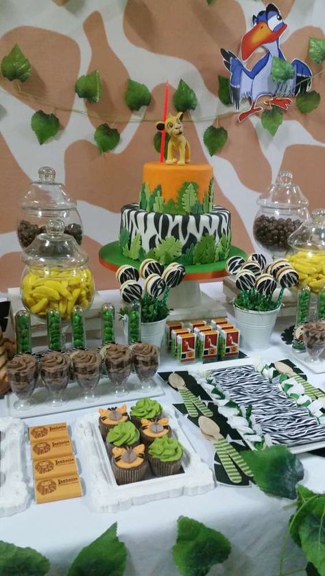 King Lion Party | CatchMyParty.com Jungle Birthday Party Ideas, Lion King Birthday Party Ideas, Lion Party, Jungle Theme Birthday Party, Jungle Thema, Lion King Party, Jungle Safari Birthday, Lion King Baby Shower, Wild Birthday Party