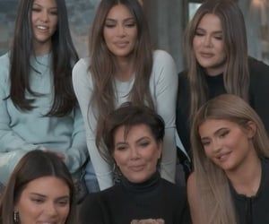 Kardashian Sisters Photoshoot, Kardashian Family Photo, Brown Hair Olive Skin, Stylizacje Kylie Jenner, Kim Khloe Kourtney, Kardashian Sisters, Kily Jenner, Dream Kardashian, Kylie Jenner Look