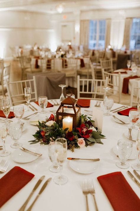 Christmas Wedding Table, Christmas Wedding Centerpieces, Christmas Wedding Flowers, Boston Winter, Winter Wedding Red, Christmas Wedding Inspiration, Winter Wedding Table, Winter Wedding Centerpieces, Lantern Centerpiece Wedding