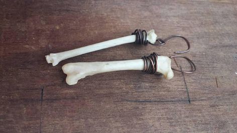 Diy Bone Jewelry, Bone Earrings Handmade, Wire Wrapped Bones, Bone Jewelry Diy, Bones Jewelry, Bone Jewellery, Animal Bone Jewelry, Taxidermy Jewelry, Taxidermy Art