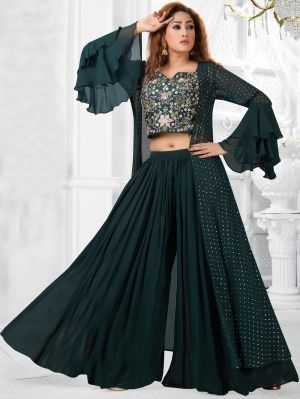 Function Dresses, Trendy Outfits Indian, Designer Salwar Kameez, Designer Kurti Patterns, Dressy Casual Outfits, Salwar Suits Online, Girls Frock Design, Salwar Kameez Online, Dress Neck Designs