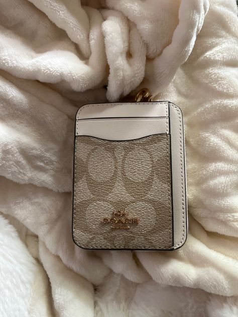 Pretty Wallet Aesthetic, Zip Card Case Coach, Coach Wallet Aesthetic, Wallet Aesthetic, Girly Car Accessories, Luxury Bags Collection, Purse Essentials, Girly Car, Handbag Essentials