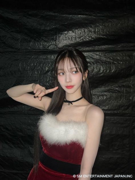 Karina Birthday, Aespa Karina, Karina Aespa, Kpop Icons, Black Mamba, Music Fashion, Christmas Girl, Ulzzang Girl, Beautiful Christmas