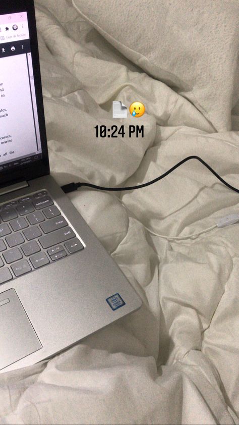 Working In Laptop Aesthetic, Study With Laptop At Night, Late Night Laptop Aesthetic, Laptop Night Snapchat Story, Laptop Bed Aesthetic, Late Night Work Instagram Story, Night Work Snapchat Stories, Night Laptop Snapchat, Snep Ideas Night