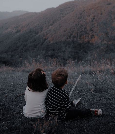 Big Sister Little Brother Aesthetic, Brother Sister Photos, Sister Aesthetic, Sister Pictures, Sister Photos, Brother And Sister, Aesthetic Blue, Twin Brothers, Big Family