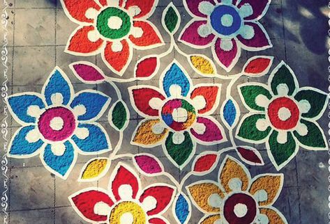 Oil Paint Rangoli, Paint Rangoli Designs, Paint Rangoli Designs On Floor, Paint Rangoli, Diwali Activities, Flower Print Pattern, Rangoli Colours, Rangoli Designs Latest, Simple Rangoli Designs Images