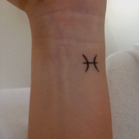 Pisces Tattoo on wrist! Pisces Tattoo Wrist, Pisces Tattoo Neck, Pisces Wrist Tattoo, Pisces Tattoo Designs, Cousin Tattoos, Pisces Tattoo, Horoscope Tattoos, Pisces Tattoos, Aries Tattoo