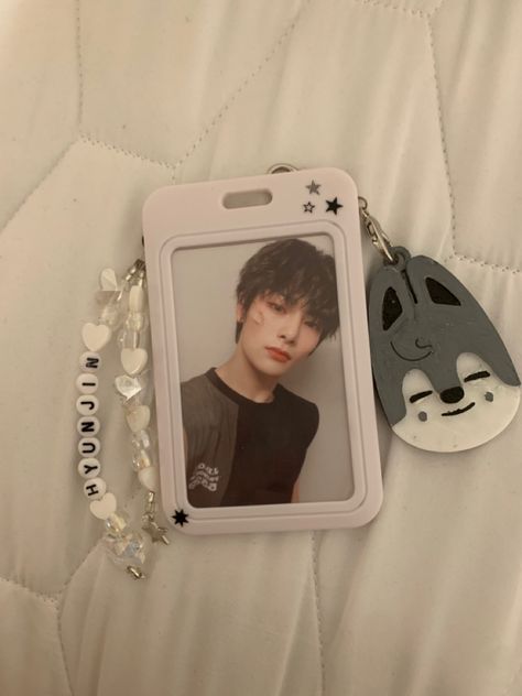 Photocard Keychain Holder, Stray Kids Official Account, Kpop Photocard Keychain, Wolf Chan Aesthetic, Hyunjin Keychain, Kpop Keychain Aesthetic, Black And White Pc Wallpaper, Skz Keychain, Wolf Chan Wallpaper