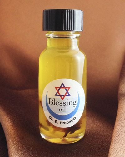 Blessing Oil Blessing Oil, Van Van Oil, Candle Color Meanings, Money Spells That Work, Magickal Herbs, Cleansing Spray, Yellow Candles, Candle Dressing, Herbal Magic