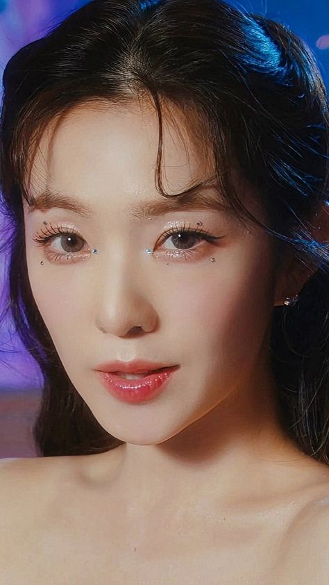 Red Velvet Makeup Look, Irene Red Velvet Makeup, Irene Makeup, Poser Girl, Velvet Makeup, Kpop Makeup, Irene Red Velvet, Drama List, Bae Joohyun