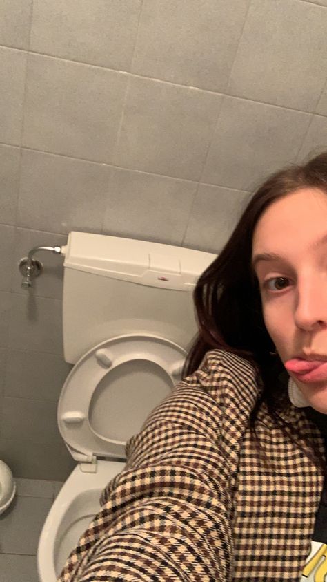 #school #aesthetic #schooloutfits #bathroom #selfie #funny #backtoschool Bathroom Selfie Aesthetic, Washroom Selfie, School Bathroom Pics With Friends, School Bathroom Stall Aesthetic, School Selfies, School Bathroom Mirror Selfie, Bathroom Selfies, Bathroom Selfie, School Bathroom