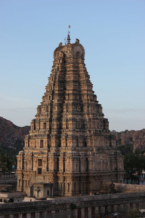 Virupaksha temple Vijayanagara Architecture, Virupaksha Temple Hampi, Virupaksha Temple, Hampi Karnataka, World Famous Buildings, Temple India, Indian Temple Architecture, Monumental Architecture, Ancient Indian Architecture