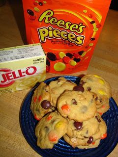 Reese's Peanut Butter Chocolate Pudding Cookies--They have a nice texture and stay perfectly soft. Chocolate Pudding Cookies, Reese's Pieces, Pudding Cookies, Cookies Brownies, Halloween Goodies, Reeses Peanut Butter, Peanut Butter Chocolate, Cookie Exchange, Köstliche Desserts