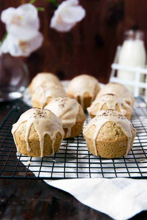 Move over, lattes. Dirty chai spiced muffins topped with an espresso glaze coming through! Chai Muffins, Spiced Muffins, Espresso Glaze, Broma Bakery, Spice Muffins, Cheese Burger, Chai Spice, Quick Breads, Easter Brunch