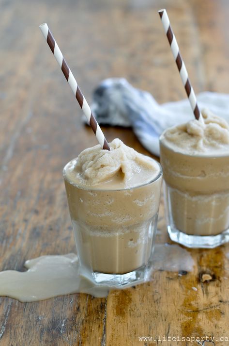 Keto Ice Cappacino Recipe -you don't have to miss out on your favourite summer coffee treat, this keto friendly recipe is easy and delicious. Ice Cap Recipe, Iced Capp Recipe, Iced Cappuccino Recipe, Wellness Vibes, Frozen Coffee Drinks, Coconut Milkshake, Cappuccino Recipe, Yummy Summer Drinks, Iced Cappuccino