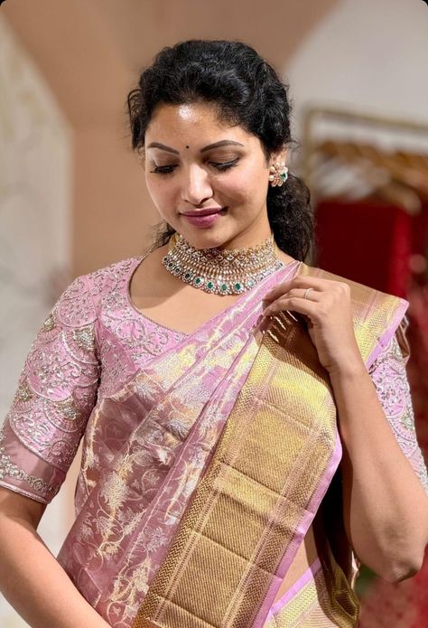 Pink Pattu Saree, Exclusive Saree Blouse Designs, Pink Sari, Saree Styling, Pattu Saree Blouse Designs, Saree Blouse Neck Designs, New Saree Blouse Designs, Latest Model Blouse Designs, Fashionable Saree Blouse Designs