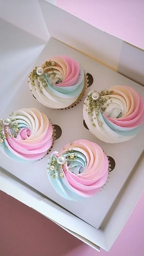 sweetsbygi on Instagram: Rainbows make everything all better 🌈💕 Sorry guys, I've been unwell, so new content coming soon! 🤗 But in the meantime, please enjoy this… Pastel Cupcake Ideas, Cupcakes Birthday Ideas, Fairytale Cupcakes, Pastel Rainbow Cupcakes, Cupcake Macaron, Cupcakes Bonitos, Edible Print Cake, Simple Cupcakes, Kids Birthday Cupcakes