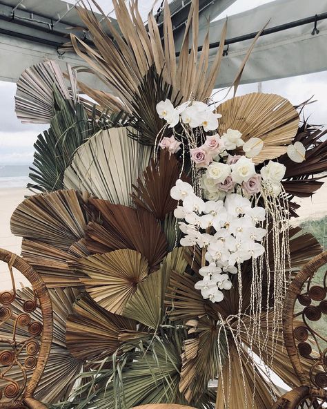 Bower Botanicals on Instagram: “Dyyyying to see @lucasandcophotography’s photos from the gorgeous @_ravenswood wedding @elementsofbyron! .  What we’ve seen to date has…” Palm Wedding, Fall Flower Arrangements, Wedding Backdrop Design, Grass Wedding, Flower Installation, About Today, Boho Wedding Decorations, Backdrop Design, Ceremony Backdrop