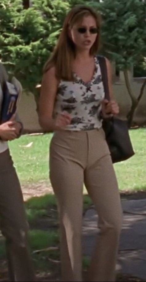 Cordelia Chase Outfits, Cordelia Outfits, Cordelia Chase, Buffy Style, Charisma Carpenter, 00s Style, Foto Aesthetic, Shannen Doherty, Tv Show Outfits