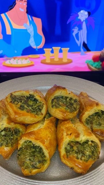 We Know Disney on Instagram: "KRONK’S SPINACH PUFFS!!!⁣⁣⁣ 🥬🦙🧀🥬🦙🧀🥬🦙🧀🥬🦙🧀🥬🦙🧀��⁣ Who else feels like The Emperor’s New Groove is underrated? We highly recommend giving it a chance if you’ve never seen it or haven’t seen it in a while! ⁣⁣It’s hilarious, and Kronk's spinach puffs always caught our eyes.⁣ 🥬🦙🧀🥬🦙🧀🥬🦙🧀🥬🦙🧀🥬🦙🧀⁣ Kronk’s Spinach Puffs were super simple to make, and they tasted great! We love that they look almost identical to the ones from the movie. Make a batch of Spinach Puffs Recipe, Spinach Puffs, Spinach Puff, Disney Dishes, Movie Snacks, Phyllo Dough, New Groove, Frozen Spinach, The Emperor