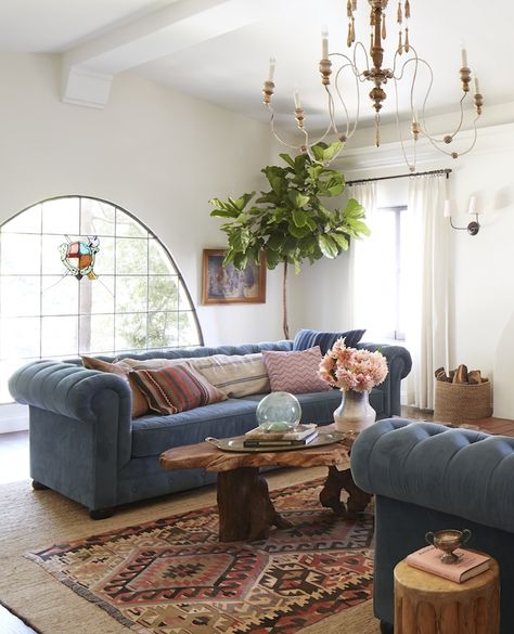 Neutrals are great but don't be afraid to pick a signature color. Interior Design by Emily Henderson Spanish Living Room, Chesterfield Bank, Blue Couch, Living Room Size, Room Size, Boho Interior, California Homes, Style At Home, A Living Room