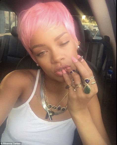 Rihanna Selfies, 2010s Aesthetic, 2013 Swag Era, Rihanna Riri, Pink Wig, Bad Gal, Rihanna Fenty, Pretty Selfies, Early 2000s