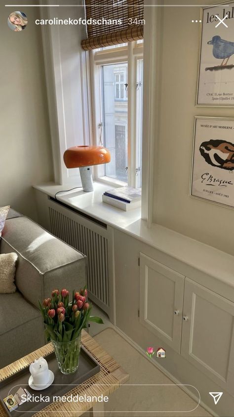 Desk Over Radiator, Diy Radiator Cover, Home Atelier, Apartment Hacks, Heater Cover, Interiors Dream, Radiator Cover, Dream Apartment, Scandinavian Interior